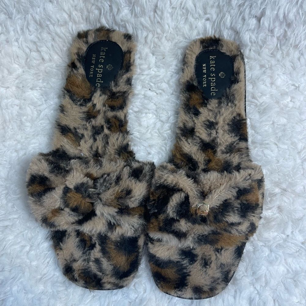 Kate Spade Sandy leopard print faux fur slippers with gold tone accent size 10B